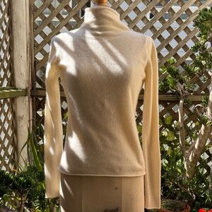 Women’s Off White Funnelneck  Sweater. 
Size Small